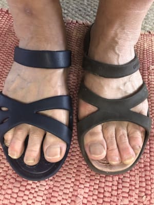 crocs kelli sandals