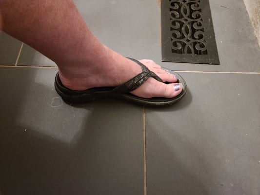 crocs capri strappy flip