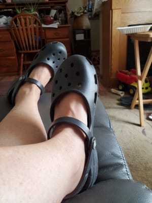 crocs karin clogs