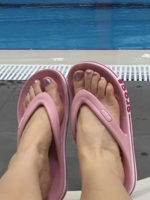 crocs bayaband flip flop