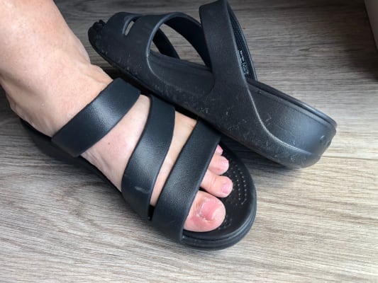 crocs strappy wedge