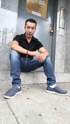 mens crocs santa cruz slip on