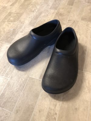 crocs for restaurant workers