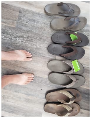 crocs men's bogota flips