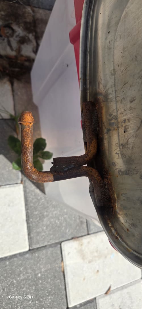 This product rusts, and bad welding