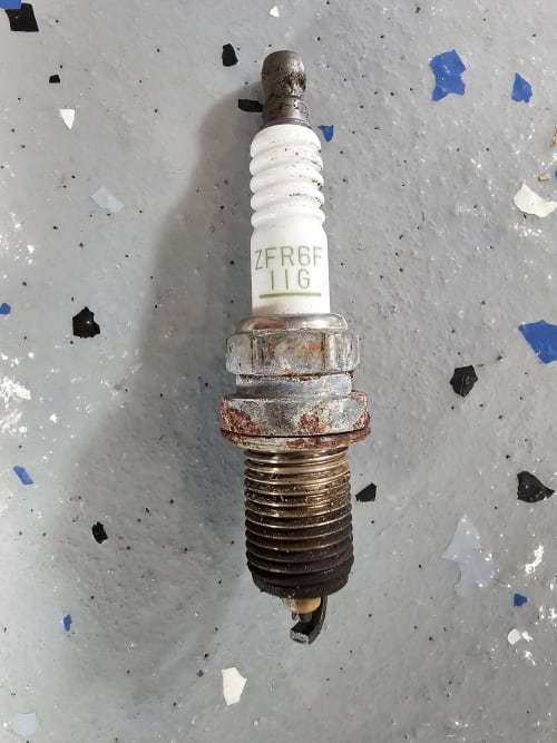 OE Series V-Power Nickel Spark Plug: V-Groove Tip Design, BKR7E