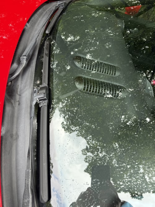 With the enclosed clips it fits an Audi TT perfectly!