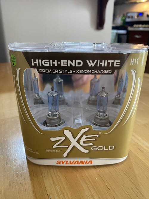 Sylvania H11 SilverStar zXe Gold: Halogen Headlight Bulb Sylvania H11 SilverStar zXe Gold: Halogen Headlight Bulb
