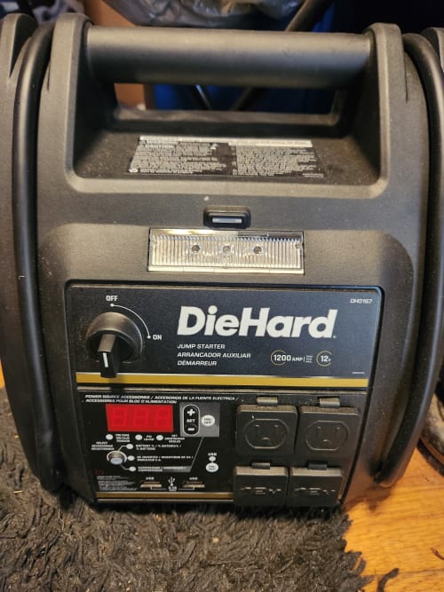 DieHard Gold 6-in-1 Portable Power Station & Jump Starter: Air Compressor,  Inverter DH0167 - Advance Auto Parts