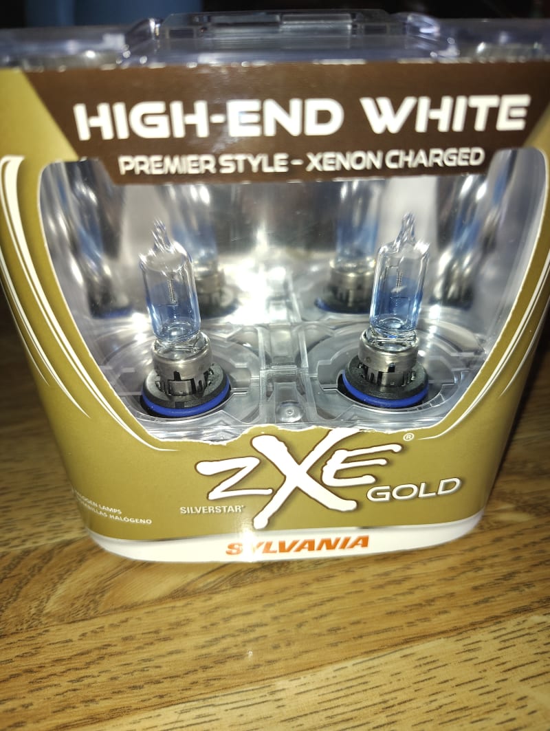 Sylvania 9012 SilverStar zXe Gold Halogen Headlight Bulb, High End