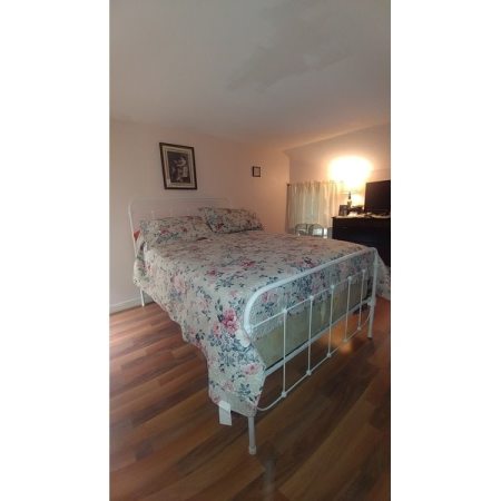 Customer image 550