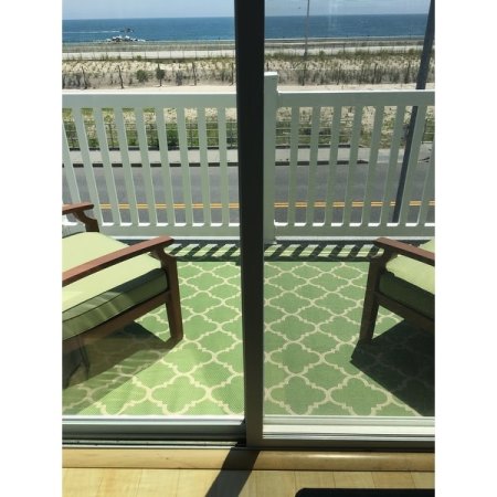 Customer image 325