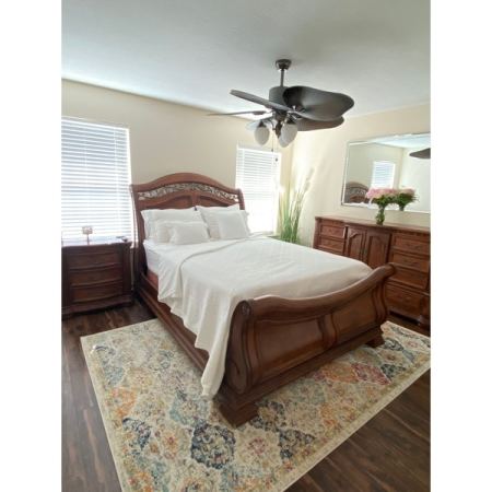 Customer image 712