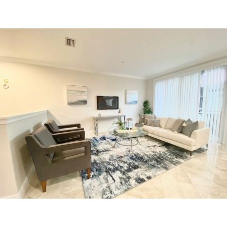 Customer image 328