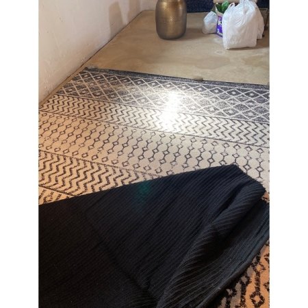 Customer image 372