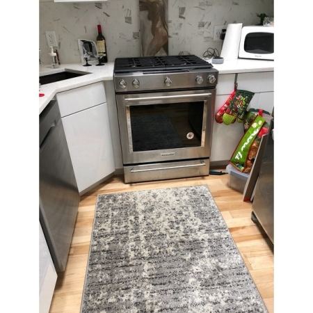 Customer image 905