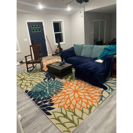 Customer image 325