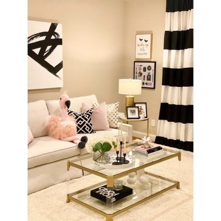 Customer image 372