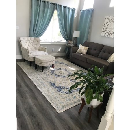 Customer image 560