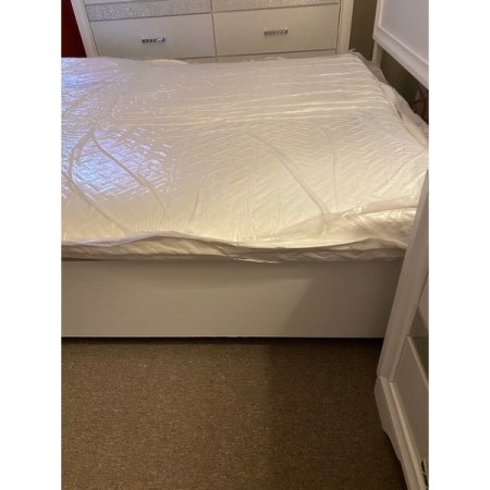 Customer image 370