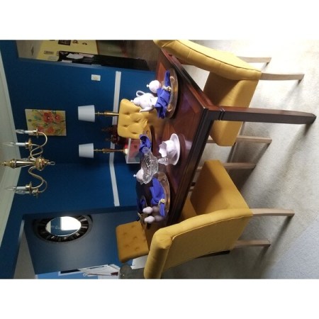 Customer image 280