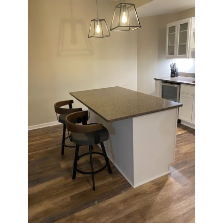 Customer image 100