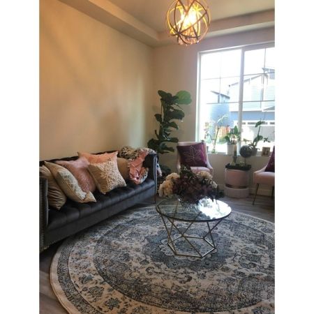 Customer image 740