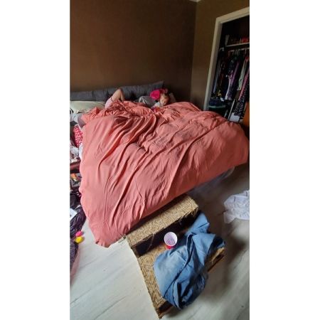 Customer image 100