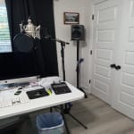 Studio monitor srands