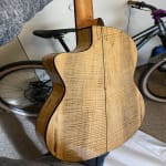 Beautiful Guitar with a Wonderful Tone :)