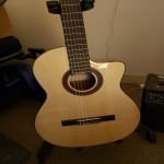 Wonderful warm strings of nylon and electric/tuner