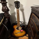 Has a vary nice fret board