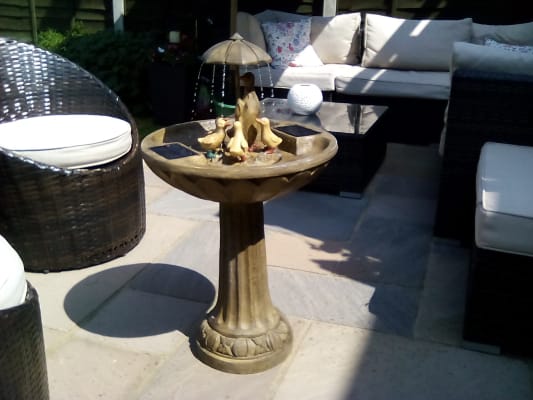 Solar Powered Duck Family Umbrella Garden Bird Bath Fountain Freemans
