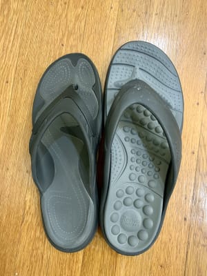 crocs rubber flip flops