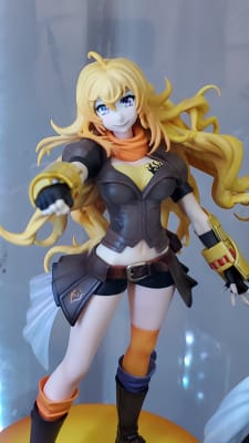 rwby yang figure