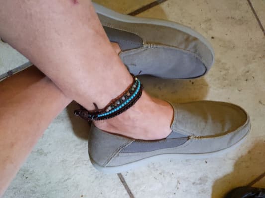 crocs santa cruz espresso