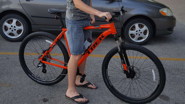 trek marlin 6 red 2021