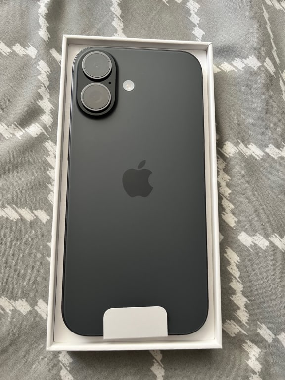 Apple iPhone 17, iOS, 6.3