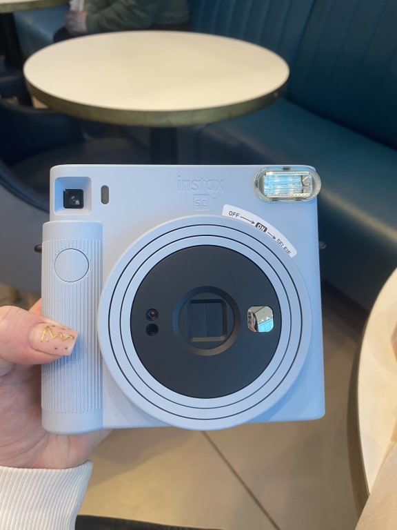 Fujifilm Instax Square SQ1 simplifies selfies for instant film fans - CNET