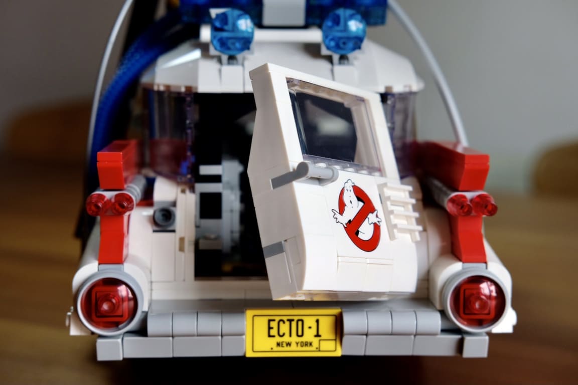 Epic Ghostbusters Ecto-1 Replica Is Ready To Run Some Red Lights