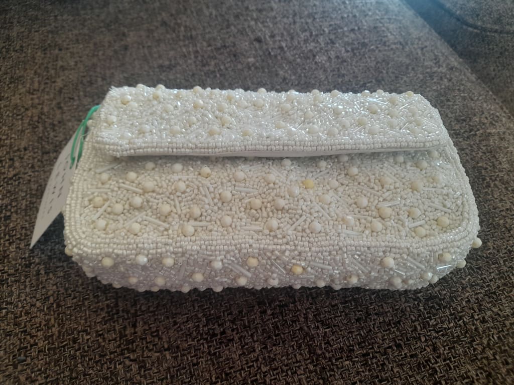 La Regale Vintage Ivory/White Beaded Handbag Coin Purse* - beyond