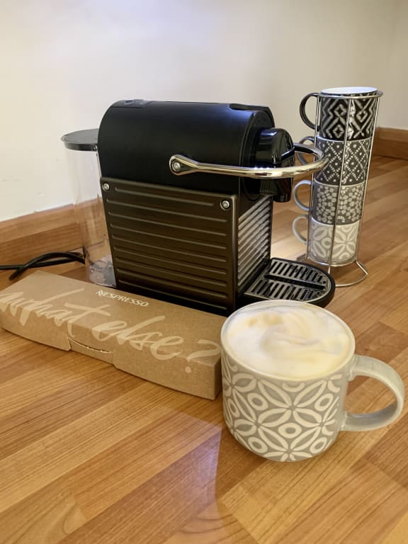 Krups Nespresso Pixie XN304T - Machine à café à capsules - Titane