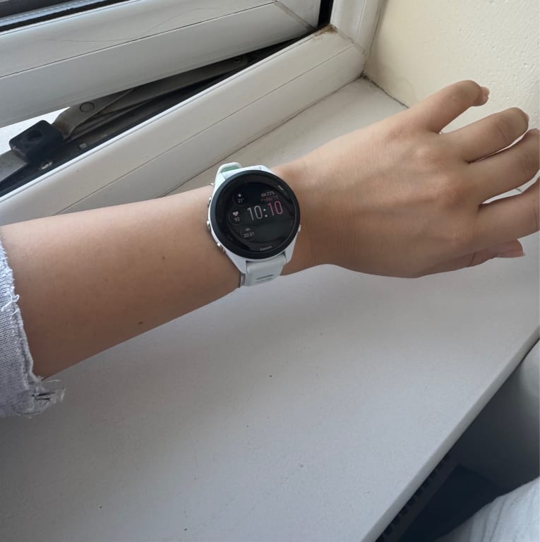 Garmin Forerunner 265S ホワイト Garmin Forerunner® 265S GPS Watch | Blacks