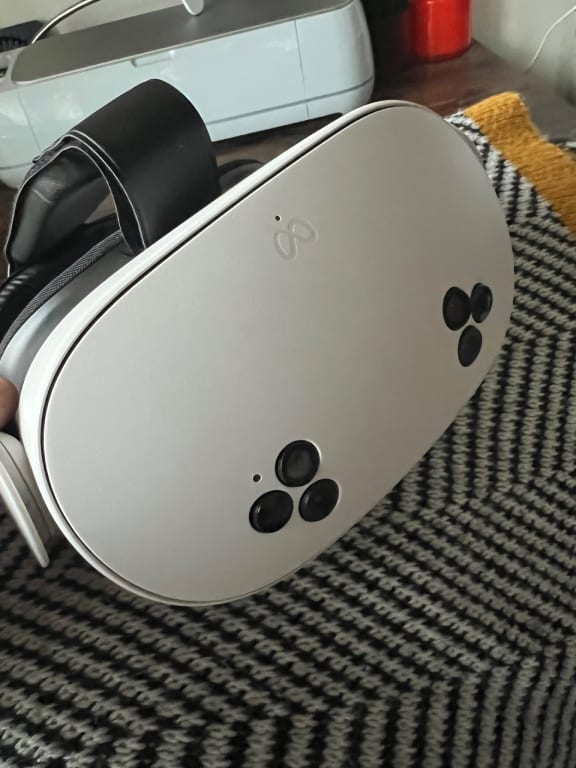 Meta Quest 3S All-In-One Mixed Reality Headset and Controllers