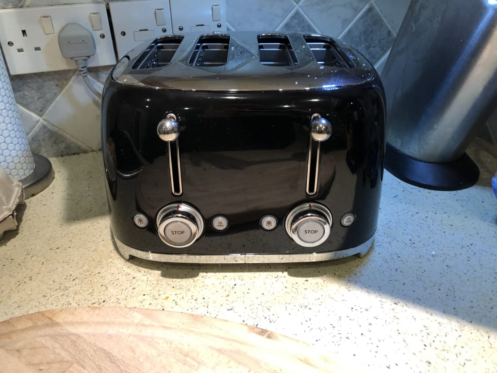 Smeg 4 Slice Toaster TSF03 review: retro luxury