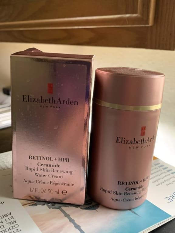 Elizabeth Arden Ceramide Retinol + HPR Rapid Skin Renewing Water Cream