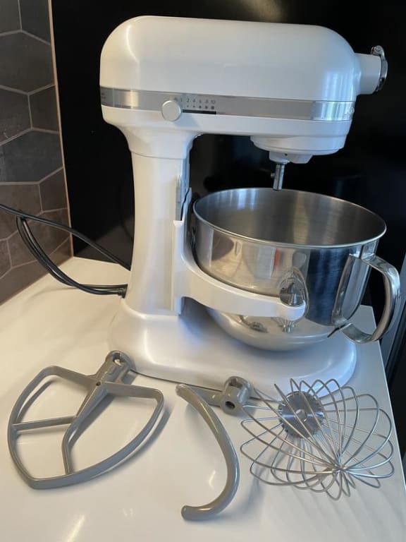 KitchenAid KSM7586PFP Pro Line 7-Quart Bowl Frosted Pearl Lift