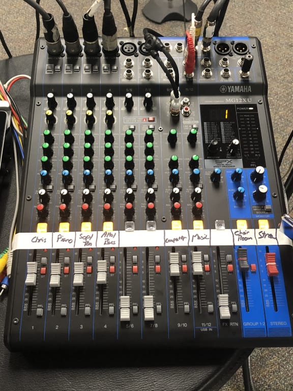Open Box Yamaha MG12XU 12-Channel Mixer With Effects Open Box Yamaha MG12XU 12-Channel Mixer With Effects