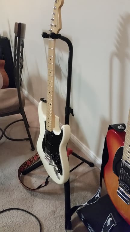 Fender Deluxe Hanging Guitar Stand | Guitar Center