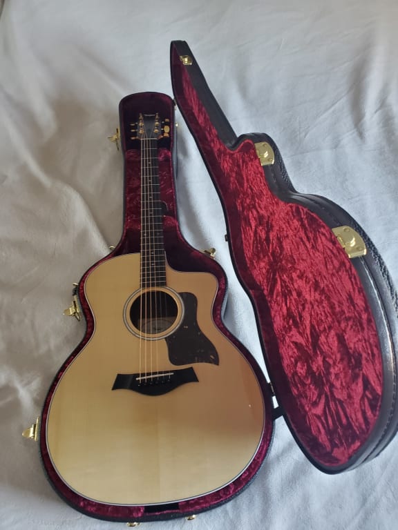 Taylor 214ce DLX Grand Auditorium Acoustic-Electric Guitar Tobacco